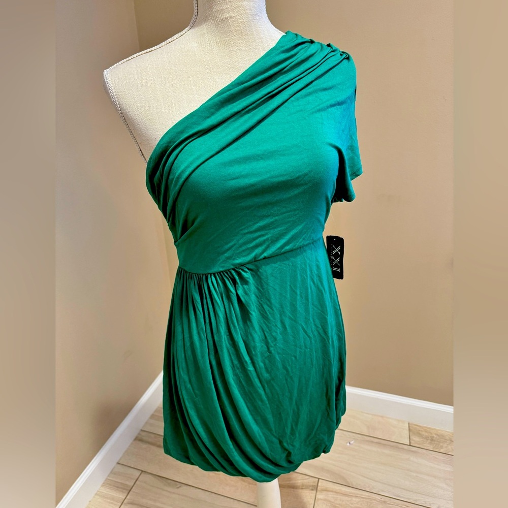 5 for $30 NWT! FOREVER 21 One Shoulder Ruched Green Dress